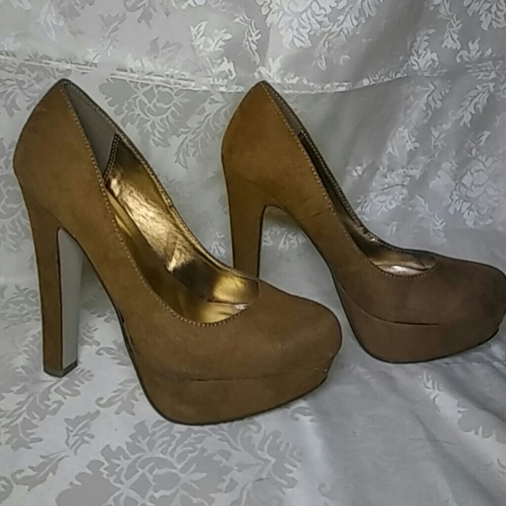Chunky heel platform pumps.